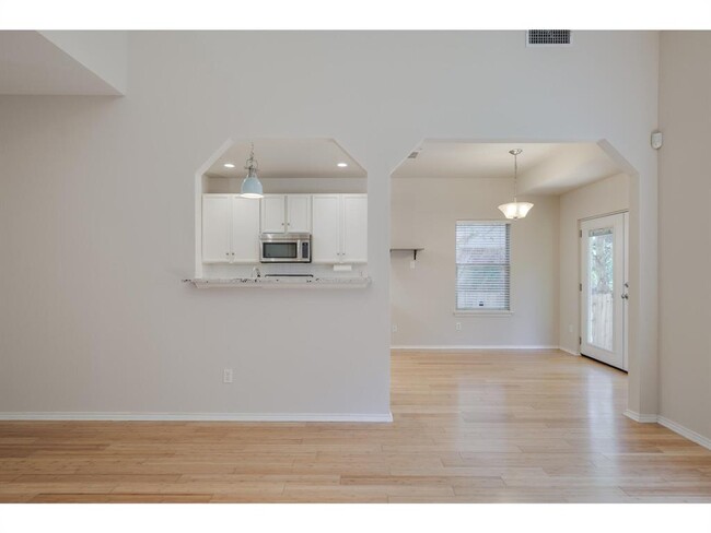 Building Photo - 5709 Pecanwood Ln