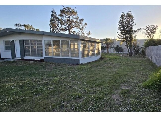 Building Photo - 1634 Banyan Dr