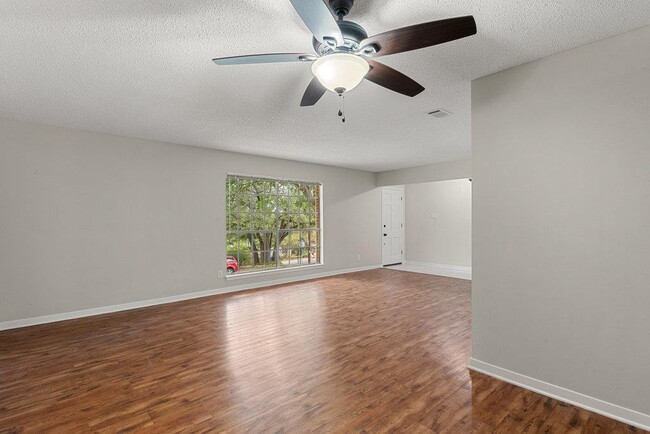 Building Photo - 1601 Cliffside Dr