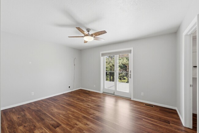 Building Photo - 12 E 500 S