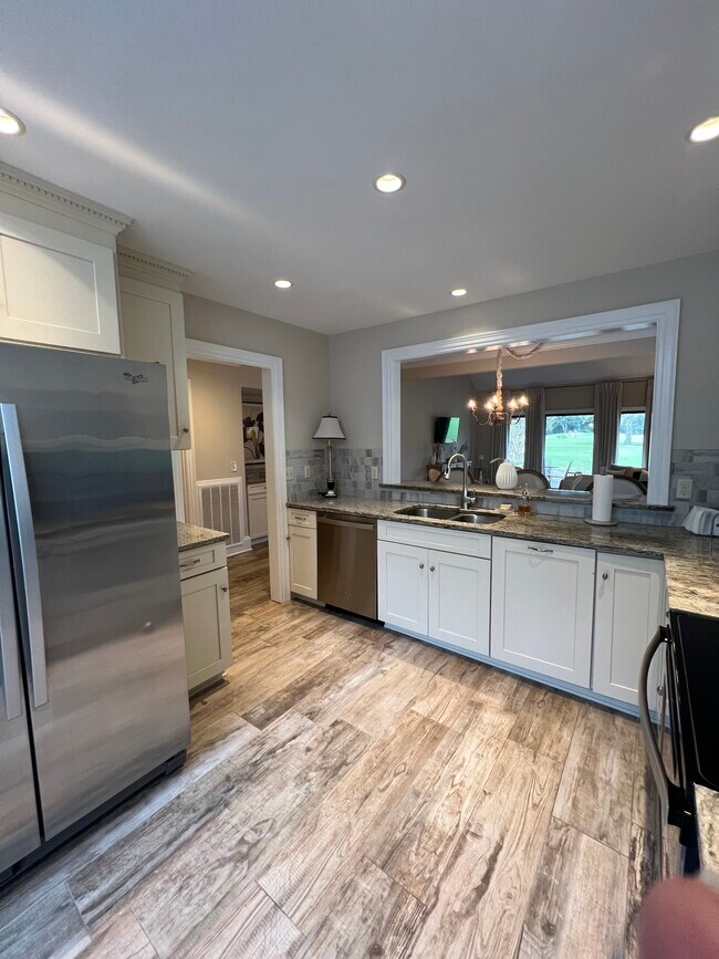 Building Photo - 60 Carnoustie Rd