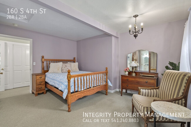 Building Photo - 160 S 4th St