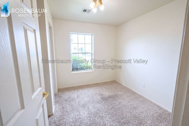 Building Photo - 5184 N Desert Ln