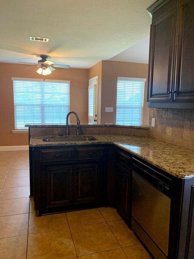 Building Photo - Stylish 3BD/2BA Rental Home in Miller Farm...