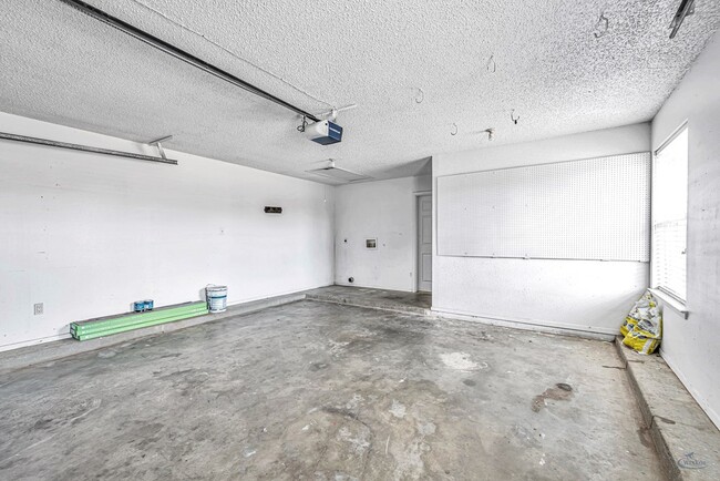 Building Photo - 412 E 89th St