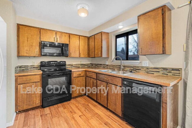 Building Photo - 1613 E Park Ln