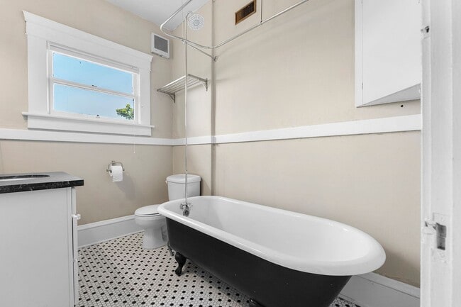 Building Photo - NENO1 - 1549-1601 SE 32nd Place