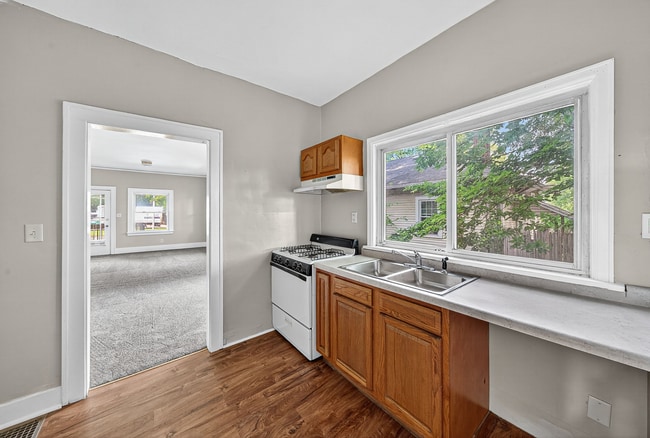 Primary Photo - 1622 S Twyckenham Dr