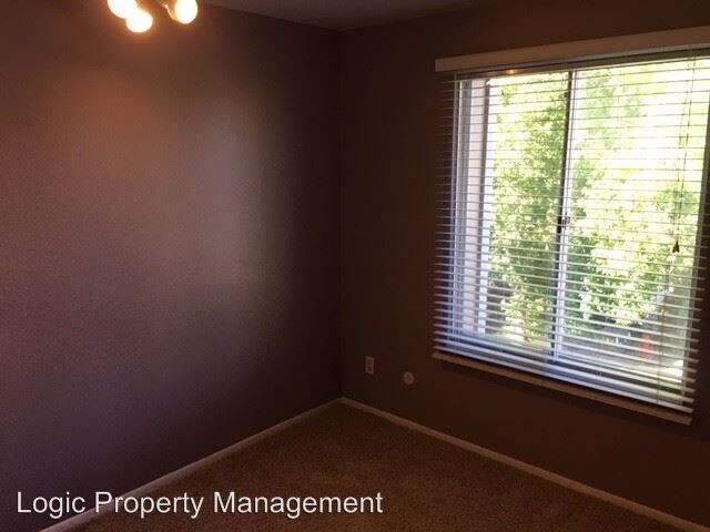 Building Photo - 435 E Creekside Cir