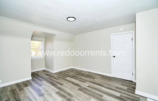 Building Photo - 3907 E 38th St
