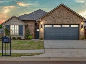 Building Photo - 7712 NW 136th Terrace
