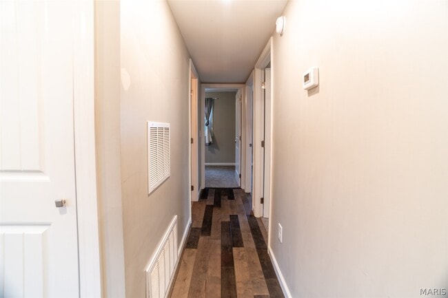 Building Photo - 204 Hillsdale Dr