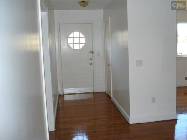 Building Photo - Luster Lane