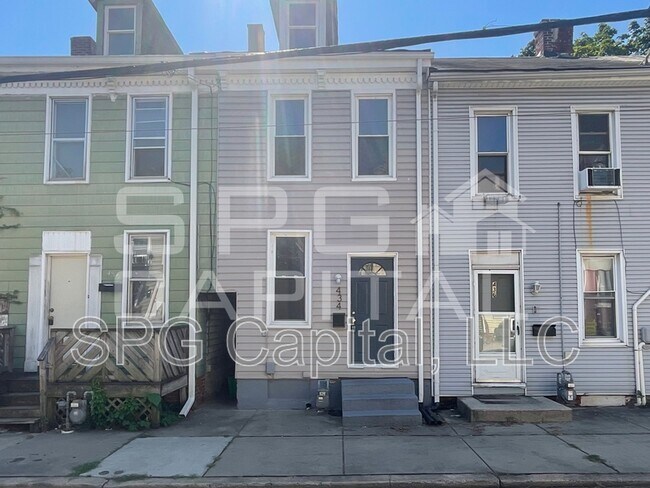 Primary Photo - 434 W College Ave