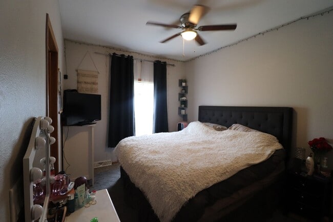 Building Photo - Spacious Town House for Rent