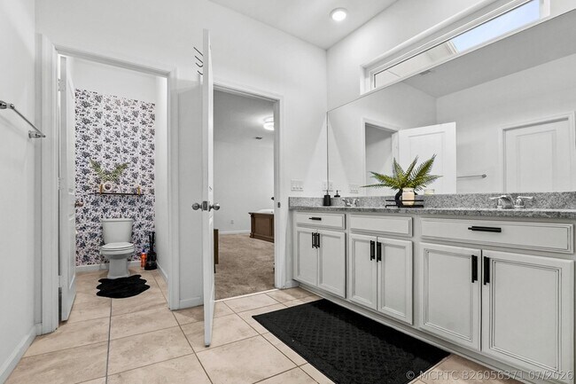 Building Photo - 1826 Lake Cove Dr