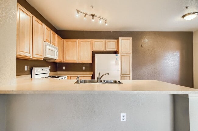 Building Photo - Nice 1 bedroom Condo in Parker