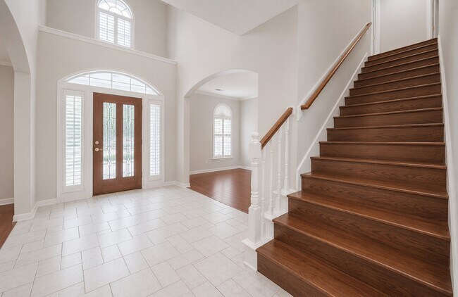 Building Photo - 1303 Red Oak Ct