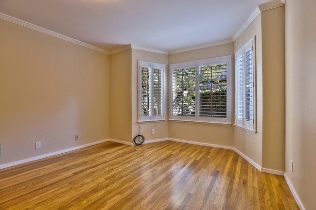 Building Photo - Spacious Two Bedroom Condo in Potrero Hill...