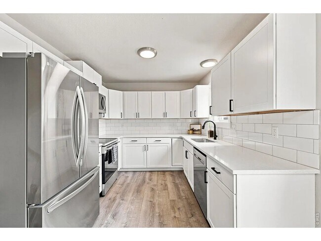 Building Photo - 2431 Sunstone Dr