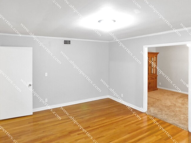 Building Photo - 3520 Royal Crest Dr