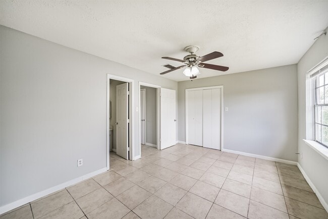 Building Photo - 7059 Chasewood Dr