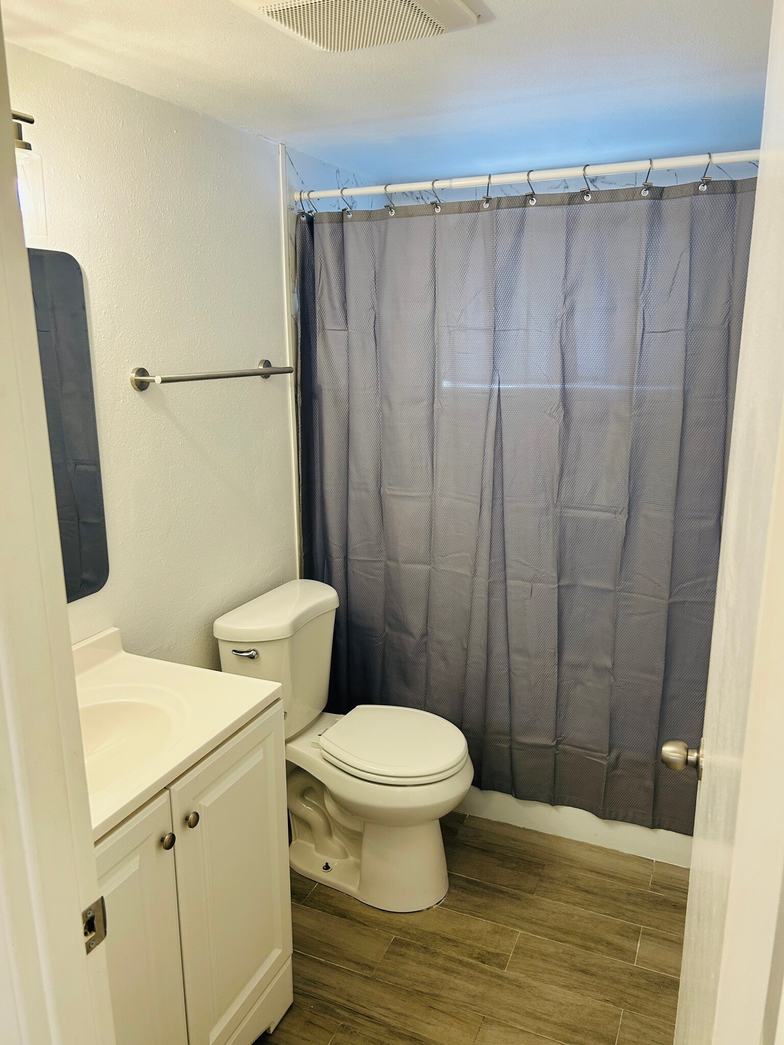 Building Photo - 4035 S School Ave