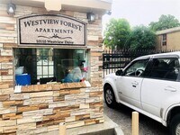 Building Photo - 10110 Westview Dr