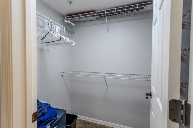 Building Photo - LOCATION. LOCATION. LOCATION. 2BR/3BA Cond...