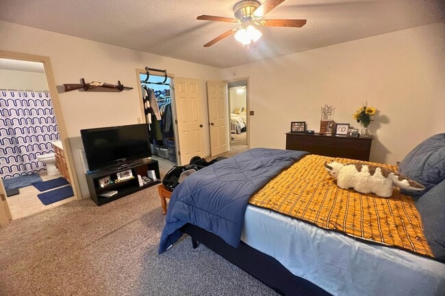 Building Photo - 2402 Garden Dr