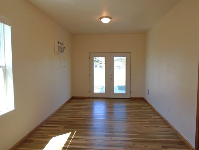 Building Photo - 632 N 4th St