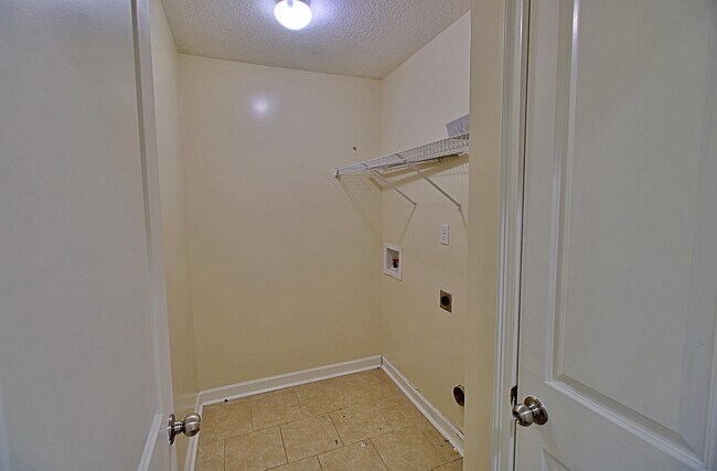 Building Photo - 119 Grandview Dr