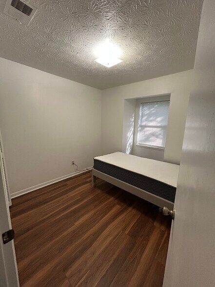 Building Photo - 226 Highland Park Dr