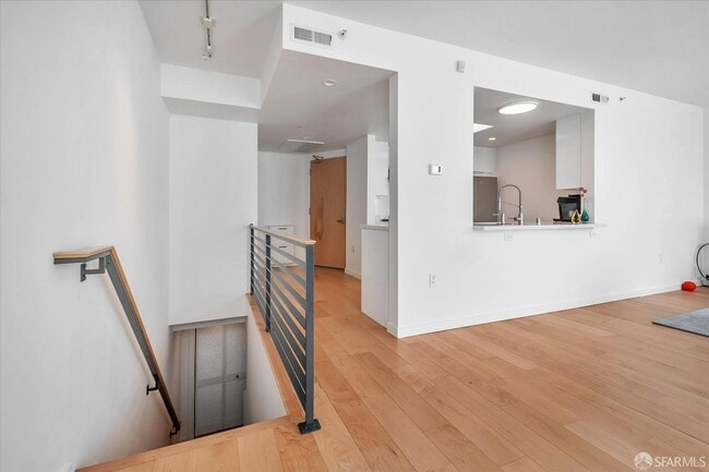 Building Photo - 69 Clementina St