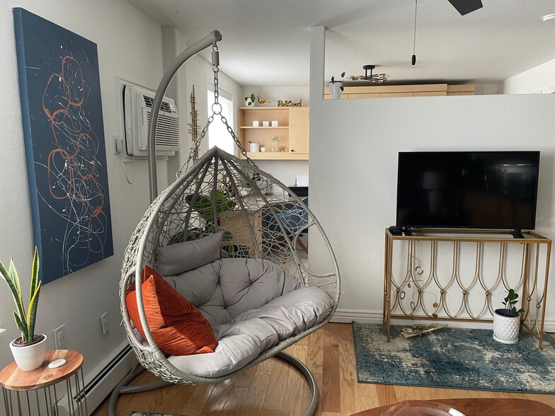 Building Photo - 1833 N Williams St