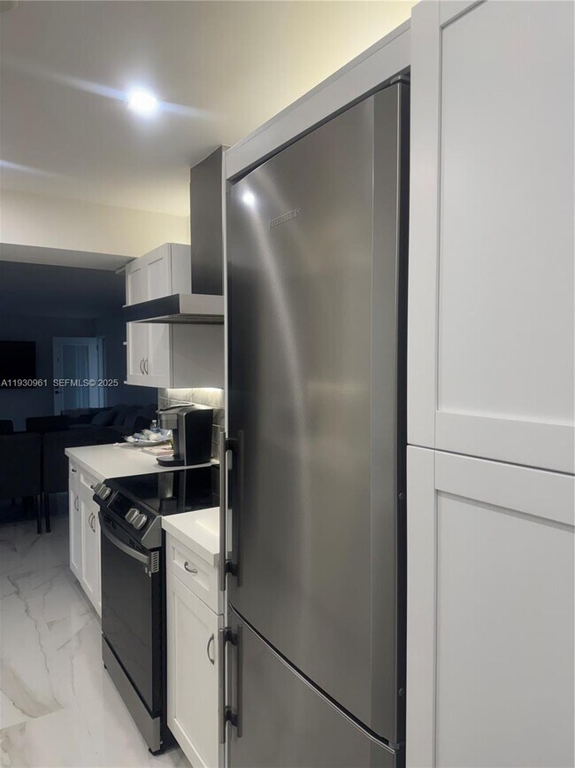 Building Photo - 3922 NE 166th St