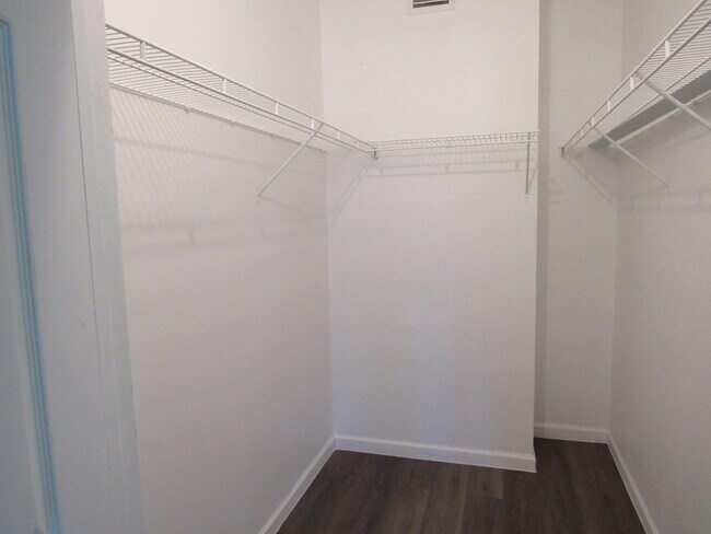 Building Photo - 4525 Oak Terrace Dr