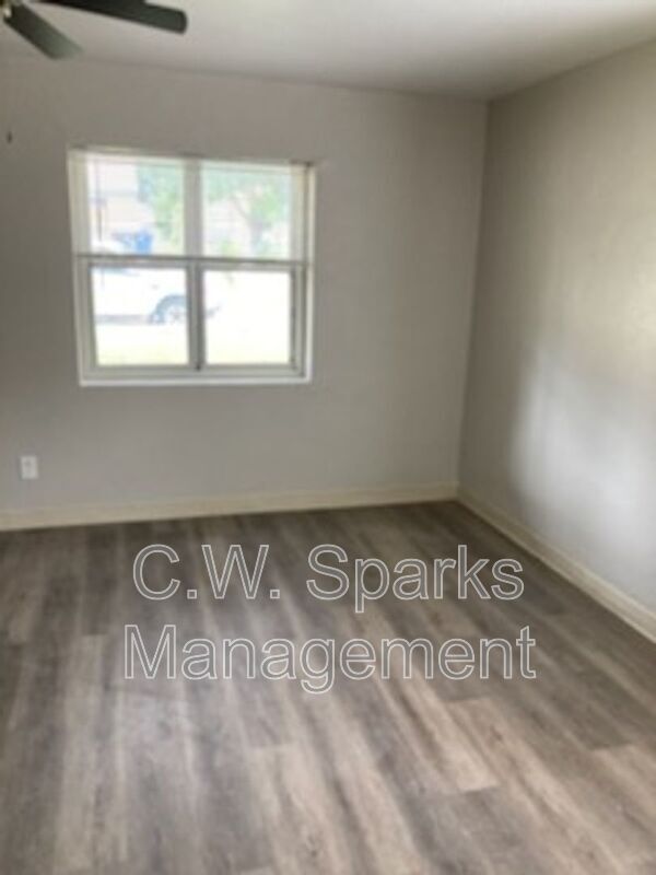Building Photo - 3923 Dismount St