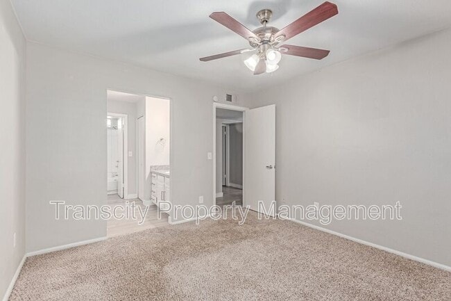 Building Photo - 10610 S 48th St