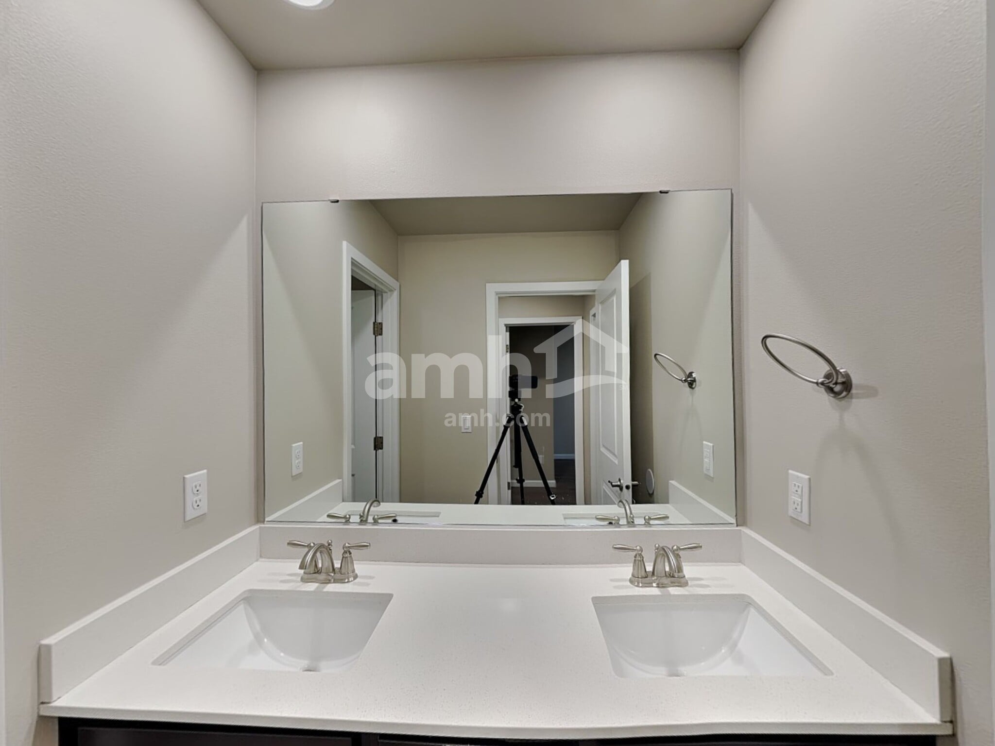 Building Photo - 5748 86th Dr NE