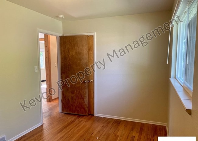 Building Photo - 1400 Hillcrest Dr