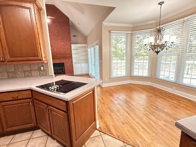Building Photo - This beautiful brick home is located in Vi...