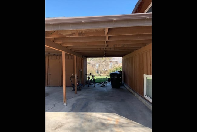 Building Photo - Immediate Move-In | Charming 2 Bed/1 Bath in Prime Provo Location