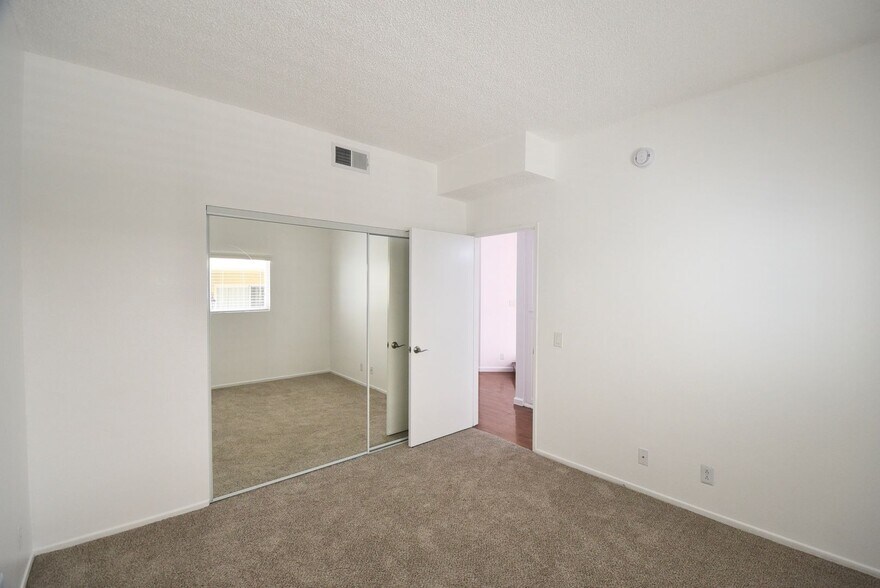 Building Photo - 11315 Moorpark St