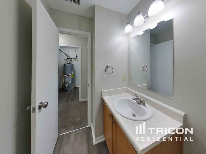 Building Photo - 10852 Wymm Ln