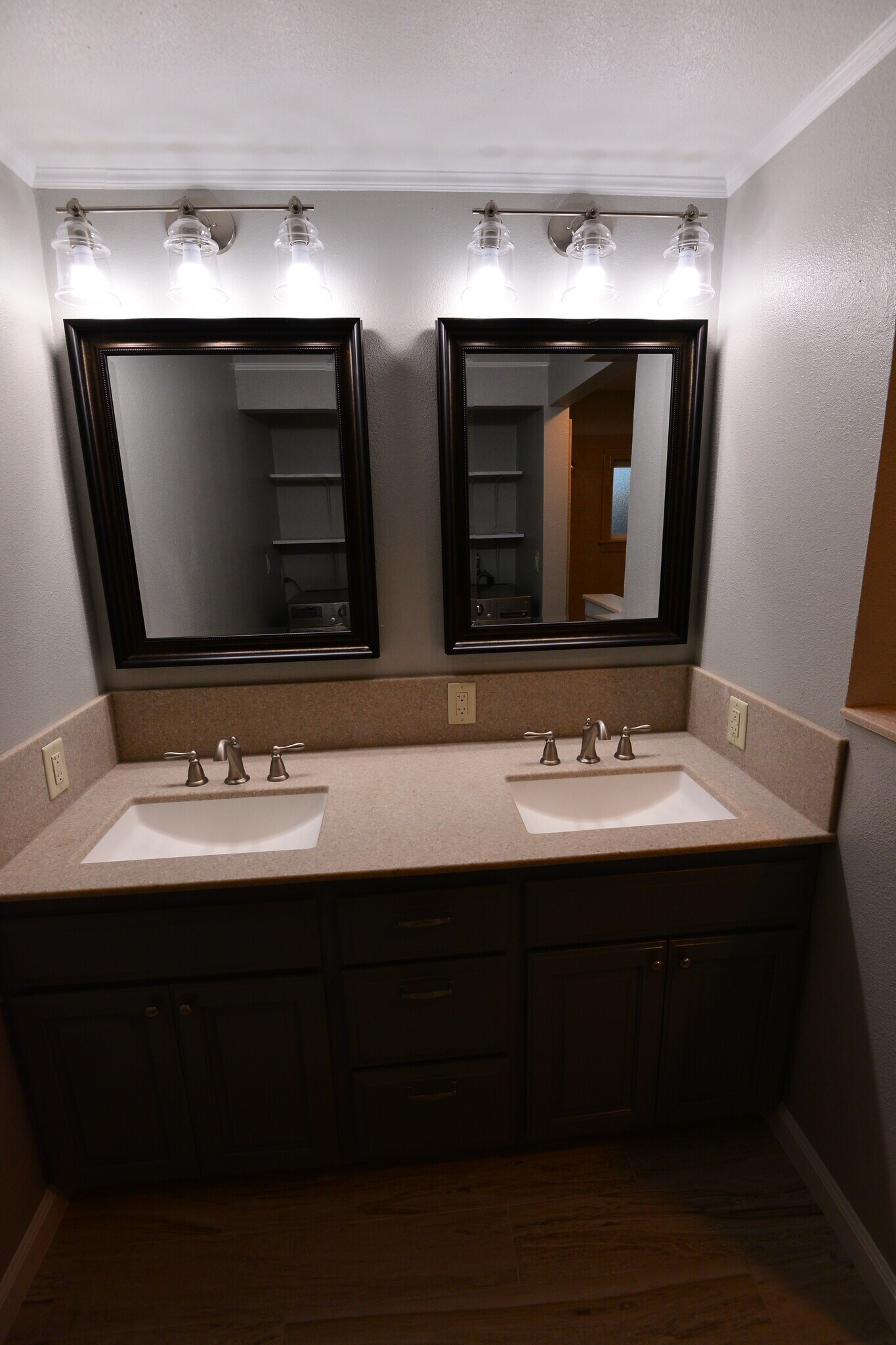 Building Photo - 20 Pleasant Valley Dr