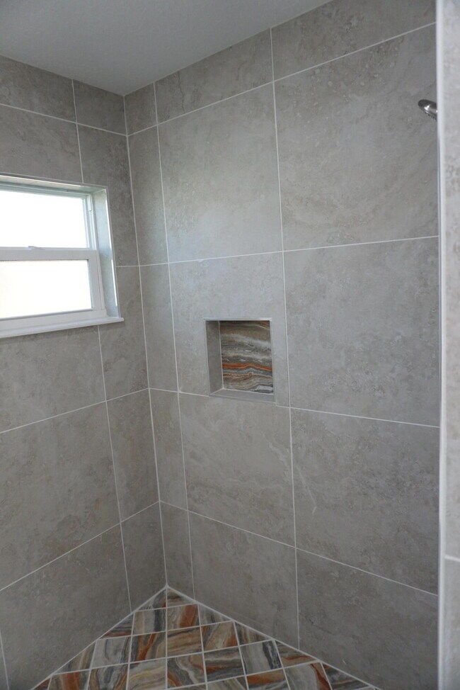 Building Photo - 957 Lewis Dr