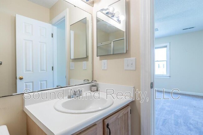 Building Photo - 1532 Briar Glenn Rd