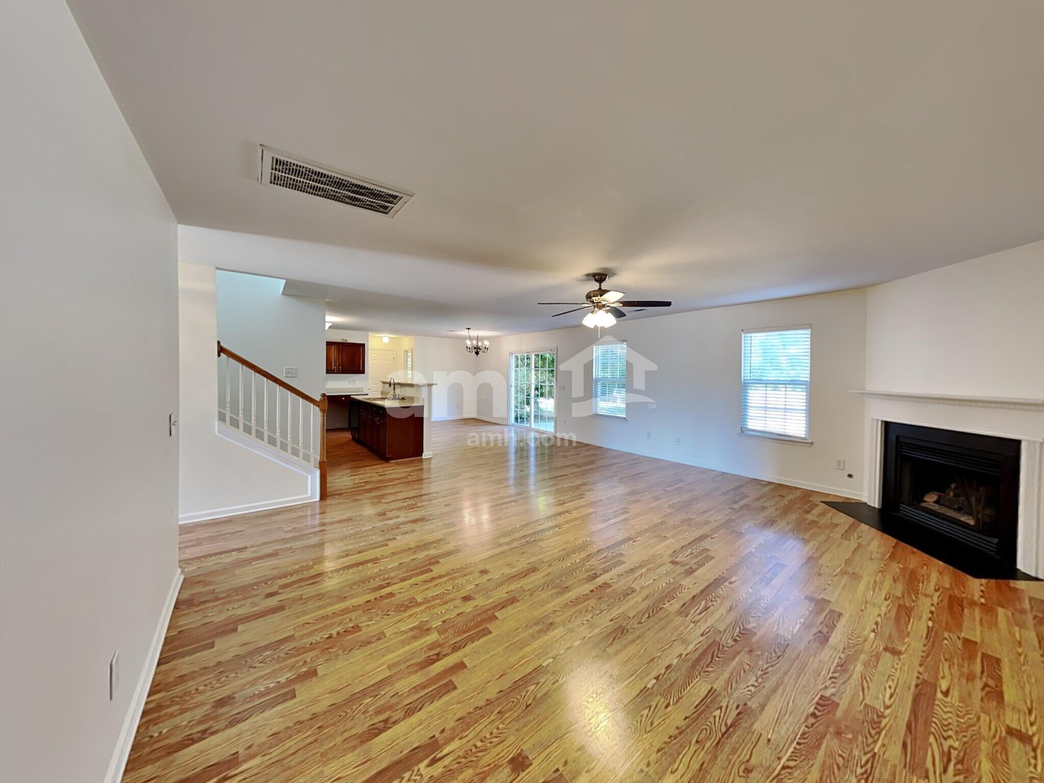 Building Photo - 1042 Vanguard Dr