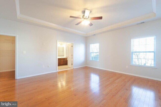 Building Photo - 4631 Carisbrooke Ln